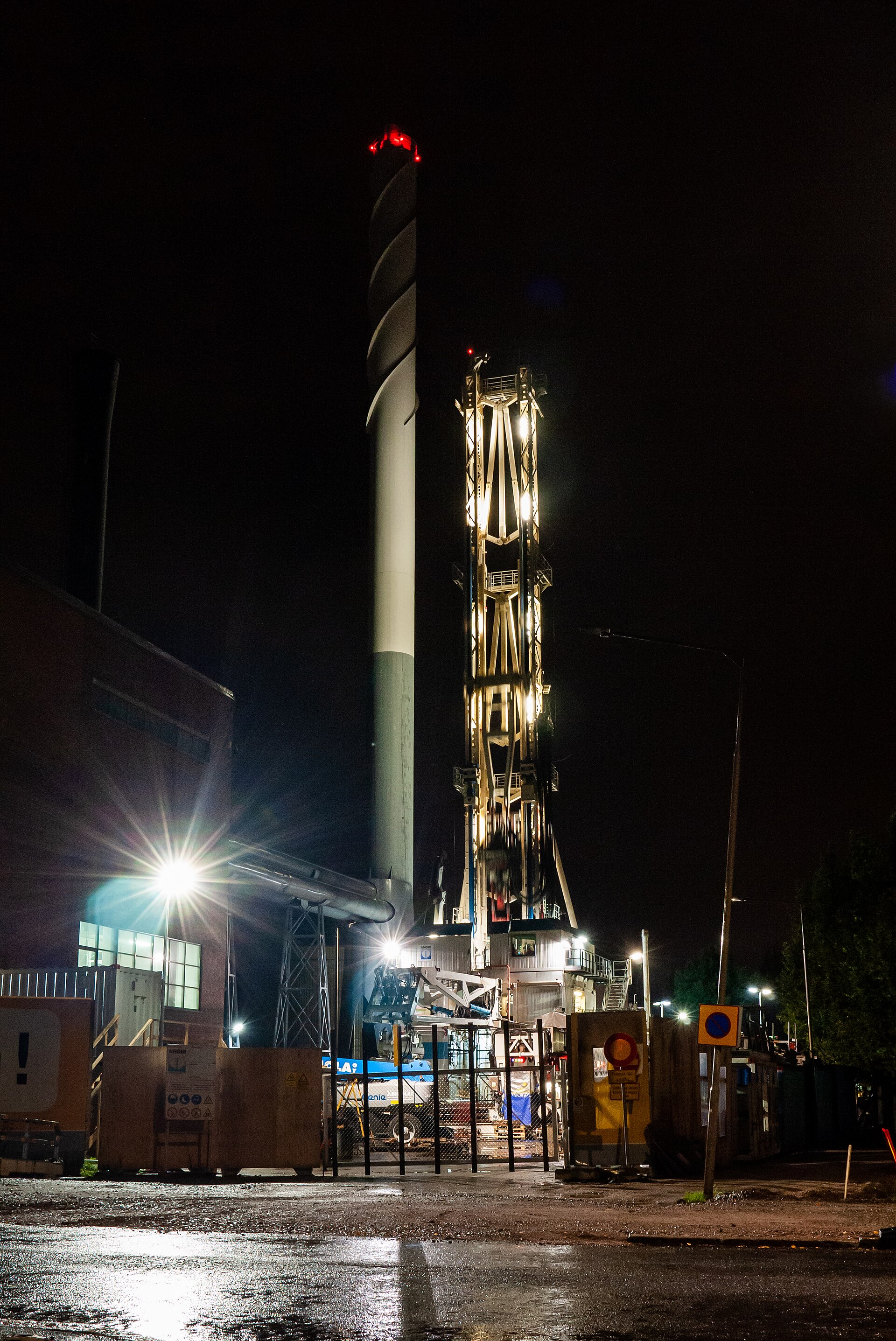 St1 deep geothermal heat drilling rig in Otaniemi, Espoo, Finland